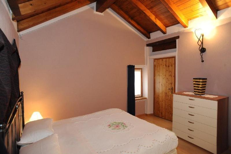 Appartamenti Vacanze E Camere Roccetta Fiorita Pettenasco Zewnętrze zdjęcie