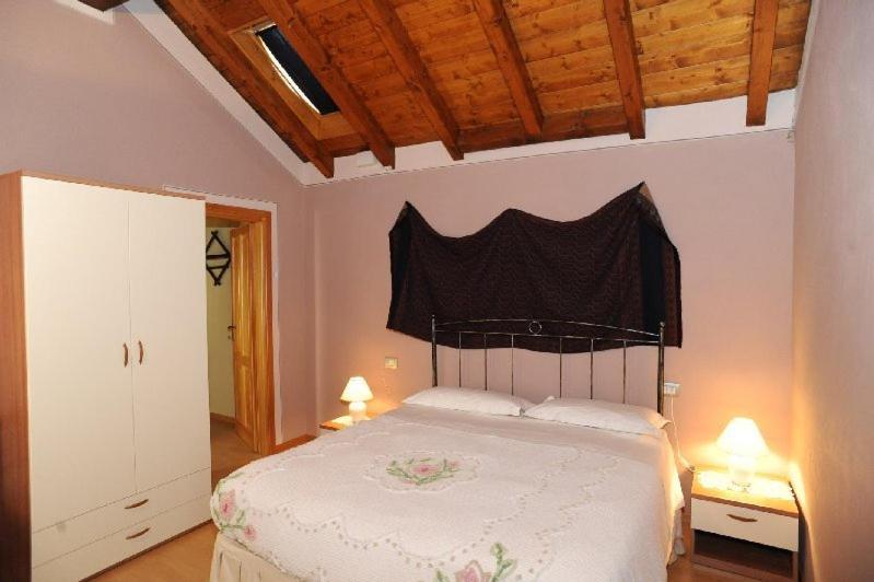 Appartamenti Vacanze E Camere Roccetta Fiorita Pettenasco Zewnętrze zdjęcie