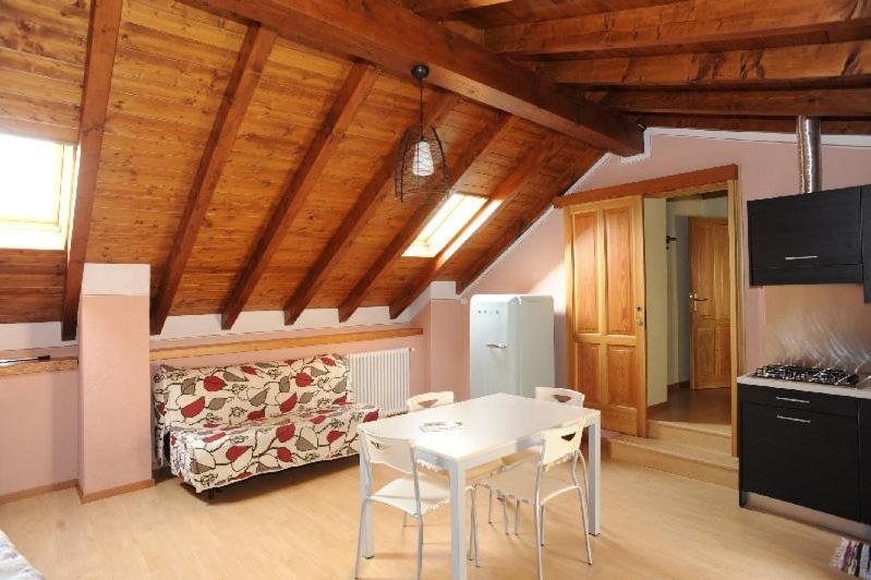 Appartamenti Vacanze E Camere Roccetta Fiorita Pettenasco Zewnętrze zdjęcie