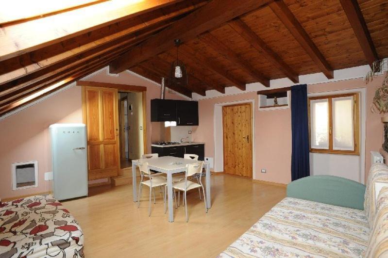 Appartamenti Vacanze E Camere Roccetta Fiorita Pettenasco Zewnętrze zdjęcie