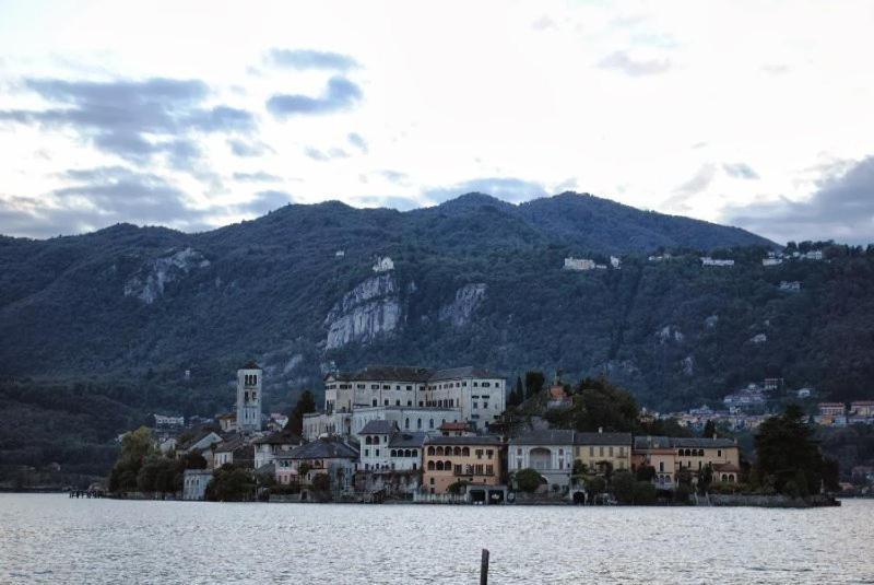 Appartamenti Vacanze E Camere Roccetta Fiorita Pettenasco Zewnętrze zdjęcie