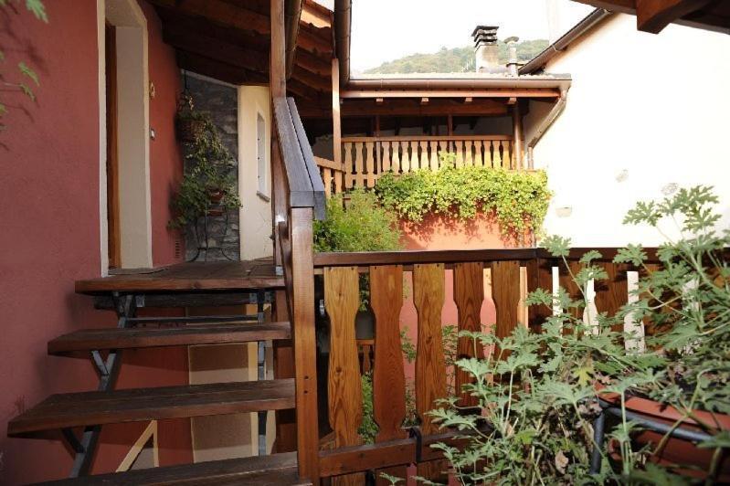 Appartamenti Vacanze E Camere Roccetta Fiorita Pettenasco Pokój zdjęcie